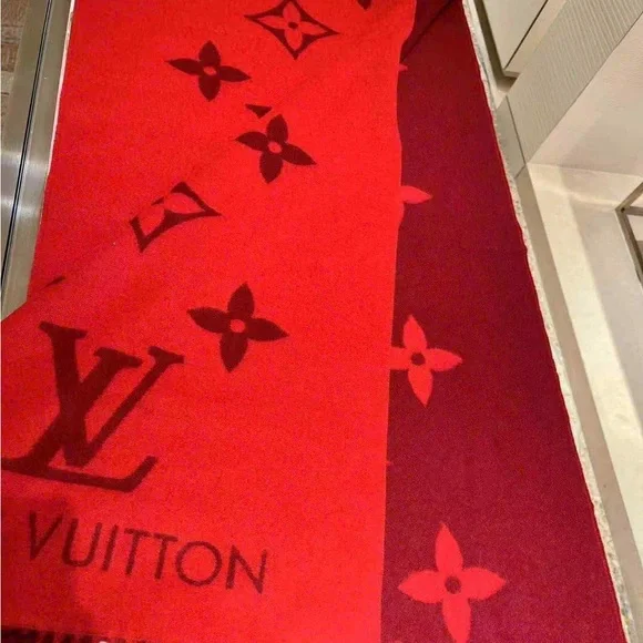 Authentic Louis Vuitton Red Cashmere Scarf with Fringe - Picture 6 of 6